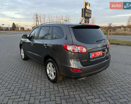 Серый Хендай Санта Фе, объемом двигателя 2 л и пробегом 227 тыс. км за 12900 $, фото 4 на Automoto.ua