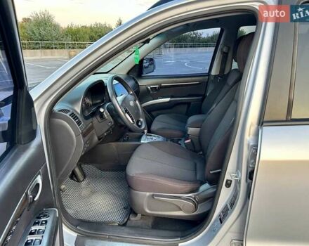 Сірий Хендай Санта Фе, об'ємом двигуна 2.2 л та пробігом 269 тис. км за 13900 $, фото 27 на Automoto.ua