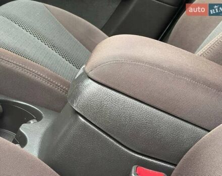 Серый Хендай Санта Фе, объемом двигателя 2 л и пробегом 189 тыс. км за 11980 $, фото 19 на Automoto.ua