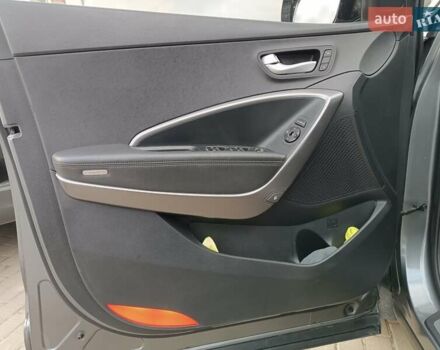 Серый Хендай Санта Фе, объемом двигателя 2.2 л и пробегом 265 тыс. км за 17000 $, фото 12 на Automoto.ua