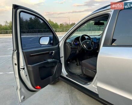Сірий Хендай Санта Фе, об'ємом двигуна 2.2 л та пробігом 269 тис. км за 13900 $, фото 33 на Automoto.ua