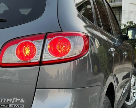 Серый Хендай Санта Фе, объемом двигателя 2.2 л и пробегом 209 тыс. км за 13200 $, фото 9 на Automoto.ua