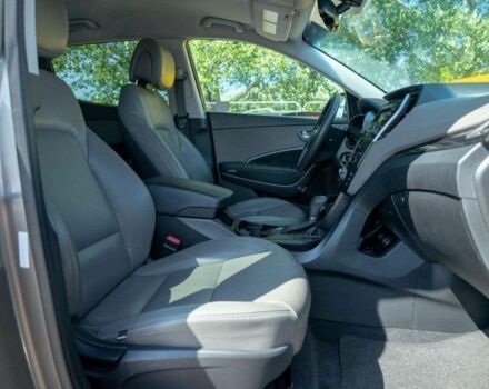 Серый Хендай Санта Фе, объемом двигателя 2.4 л и пробегом 146 тыс. км за 8300 $, фото 7 на Automoto.ua