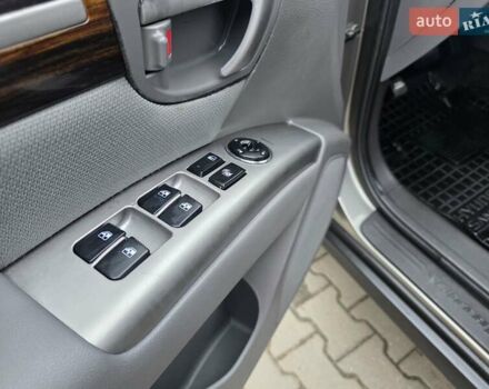 Серый Хендай Санта Фе, объемом двигателя 2.4 л и пробегом 237 тыс. км за 9999 $, фото 32 на Automoto.ua