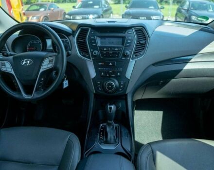 Серый Хендай Санта Фе, объемом двигателя 2.4 л и пробегом 146 тыс. км за 8300 $, фото 5 на Automoto.ua