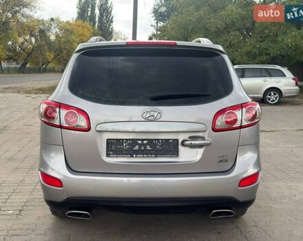 Серый Хендай Санта Фе, объемом двигателя 2 л и пробегом 189 тыс. км за 11980 $, фото 7 на Automoto.ua