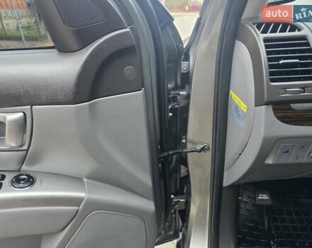 Серый Хендай Санта Фе, объемом двигателя 2.4 л и пробегом 237 тыс. км за 9999 $, фото 30 на Automoto.ua