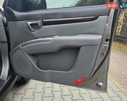 Серый Хендай Санта Фе, объемом двигателя 2.4 л и пробегом 237 тыс. км за 9999 $, фото 43 на Automoto.ua