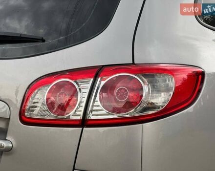 Серый Хендай Санта Фе, объемом двигателя 2 л и пробегом 189 тыс. км за 11980 $, фото 10 на Automoto.ua