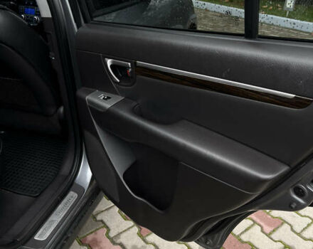 Серый Хендай Санта Фе, объемом двигателя 2.2 л и пробегом 158 тыс. км за 13800 $, фото 44 на Automoto.ua