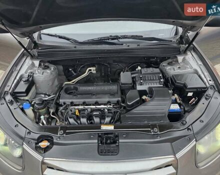 Серый Хендай Санта Фе, объемом двигателя 2.4 л и пробегом 237 тыс. км за 9999 $, фото 68 на Automoto.ua