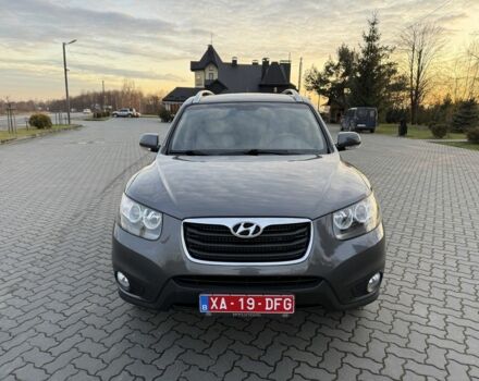 Серый Хендай Санта Фе, объемом двигателя 2 л и пробегом 227 тыс. км за 12900 $, фото 1 на Automoto.ua
