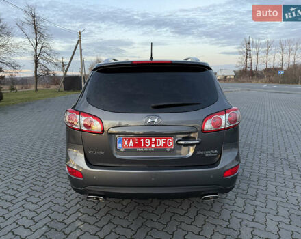 Серый Хендай Санта Фе, объемом двигателя 2 л и пробегом 227 тыс. км за 12900 $, фото 6 на Automoto.ua