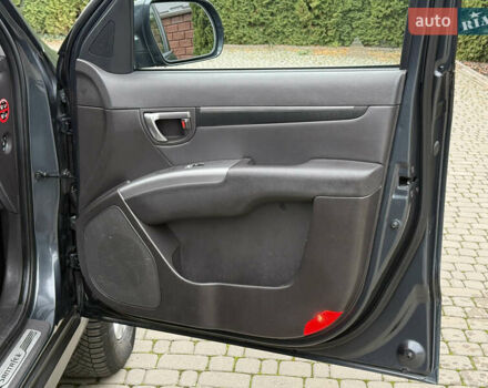 Серый Хендай Санта Фе, объемом двигателя 2.2 л и пробегом 209 тыс. км за 13999 $, фото 55 на Automoto.ua