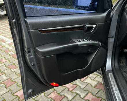 Серый Хендай Санта Фе, объемом двигателя 2.2 л и пробегом 158 тыс. км за 13800 $, фото 18 на Automoto.ua