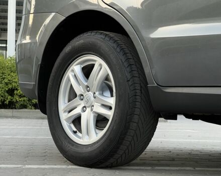 Серый Хендай Санта Фе, объемом двигателя 2.2 л и пробегом 209 тыс. км за 13200 $, фото 3 на Automoto.ua