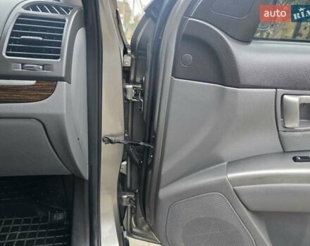 Серый Хендай Санта Фе, объемом двигателя 2.4 л и пробегом 237 тыс. км за 9999 $, фото 36 на Automoto.ua