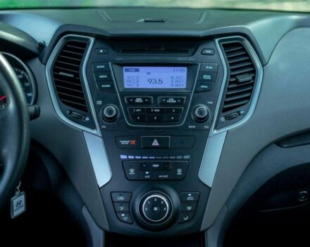 Серый Хендай Санта Фе, объемом двигателя 2.4 л и пробегом 146 тыс. км за 8300 $, фото 10 на Automoto.ua