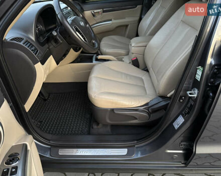 Серый Хендай Санта Фе, объемом двигателя 2 л и пробегом 227 тыс. км за 12900 $, фото 14 на Automoto.ua