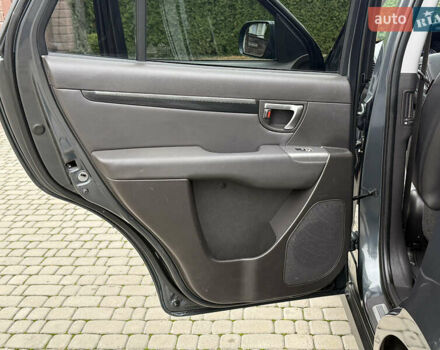 Серый Хендай Санта Фе, объемом двигателя 2.2 л и пробегом 209 тыс. км за 13999 $, фото 72 на Automoto.ua