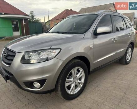 Серый Хендай Санта Фе, объемом двигателя 2 л и пробегом 189 тыс. км за 11980 $, фото 6 на Automoto.ua