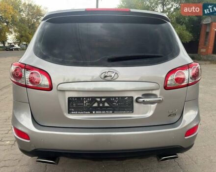Серый Хендай Санта Фе, объемом двигателя 2 л и пробегом 189 тыс. км за 11980 $, фото 12 на Automoto.ua