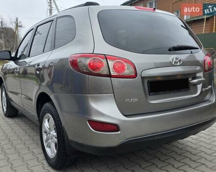 Серый Хендай Санта Фе, объемом двигателя 2.4 л и пробегом 237 тыс. км за 9999 $, фото 16 на Automoto.ua
