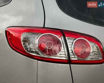 Серый Хендай Санта Фе, объемом двигателя 2 л и пробегом 189 тыс. км за 11980 $, фото 11 на Automoto.ua