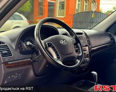 Хендай Санта Фе 2012 в Ахтырке на Automoto.ua Серый Хендай Санта Фе, объемом двигателя 2 л и пробегом 190 тыс. км за 11980 $, фото 2 на Automoto.ua
