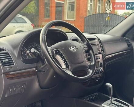Серый Хендай Санта Фе, объемом двигателя 2 л и пробегом 189 тыс. км за 11980 $, фото 14 на Automoto.ua