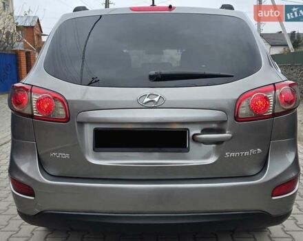 Серый Хендай Санта Фе, объемом двигателя 2.4 л и пробегом 237 тыс. км за 9999 $, фото 17 на Automoto.ua