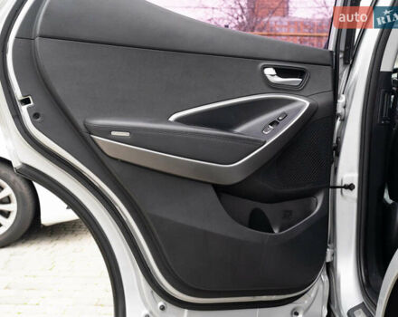 Сірий Хендай Санта Фе, об'ємом двигуна 2 л та пробігом 154 тис. км за 15500 $, фото 32 на Automoto.ua