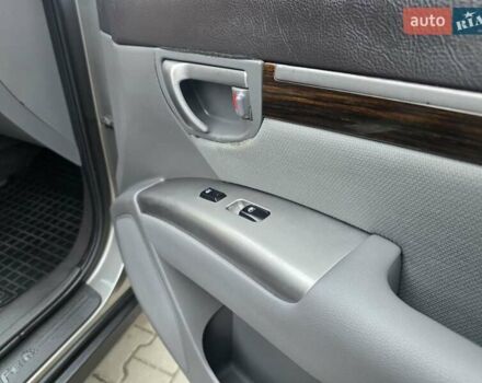 Серый Хендай Санта Фе, объемом двигателя 2.4 л и пробегом 237 тыс. км за 9999 $, фото 38 на Automoto.ua