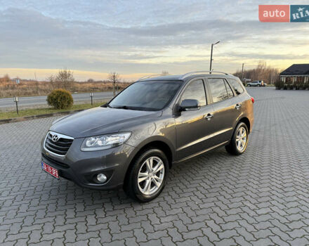 Серый Хендай Санта Фе, объемом двигателя 2 л и пробегом 227 тыс. км за 12900 $, фото 2 на Automoto.ua