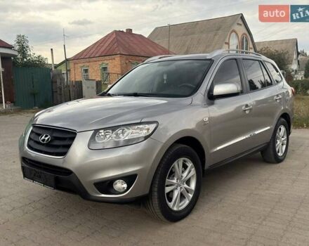 Серый Хендай Санта Фе, объемом двигателя 2 л и пробегом 189 тыс. км за 11980 $, фото 3 на Automoto.ua