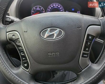 Серый Хендай Санта Фе, объемом двигателя 2.2 л и пробегом 270 тыс. км за 13500 $, фото 6 на Automoto.ua