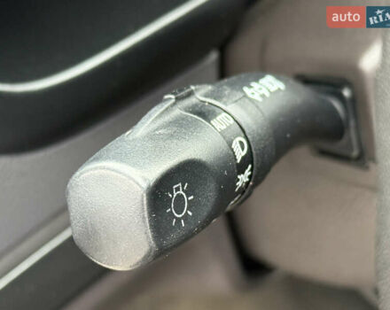 Сірий Хендай Санта Фе, об'ємом двигуна 2.2 л та пробігом 226 тис. км за 12250 $, фото 56 на Automoto.ua