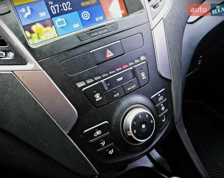 Хендай Санта Фе 2012 в Черкассах на Automoto.ua Серый Хендай Санта Фе, объемом двигателя 2 л и пробегом 335 тыс. км за 13900 $, фото 13 на Automoto.ua