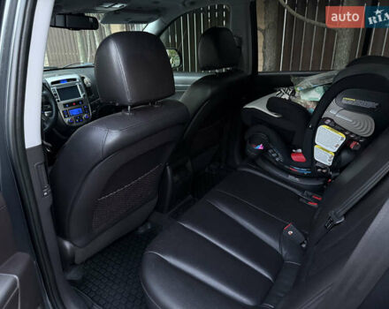 Серый Хендай Санта Фе, объемом двигателя 2.2 л и пробегом 233 тыс. км за 13500 $, фото 11 на Automoto.ua