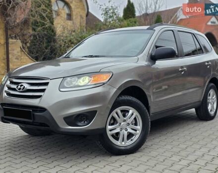 Серый Хендай Санта Фе, объемом двигателя 2.4 л и пробегом 237 тыс. км за 9999 $, фото 1 на Automoto.ua
