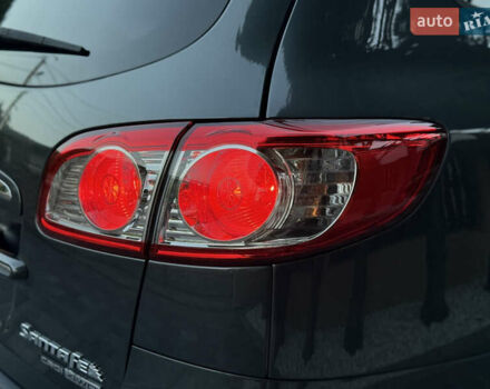 Серый Хендай Санта Фе, объемом двигателя 2.2 л и пробегом 233 тыс. км за 13500 $, фото 5 на Automoto.ua