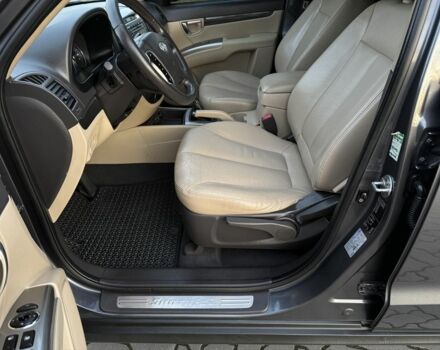 Серый Хендай Санта Фе, объемом двигателя 2 л и пробегом 227 тыс. км за 12900 $, фото 8 на Automoto.ua