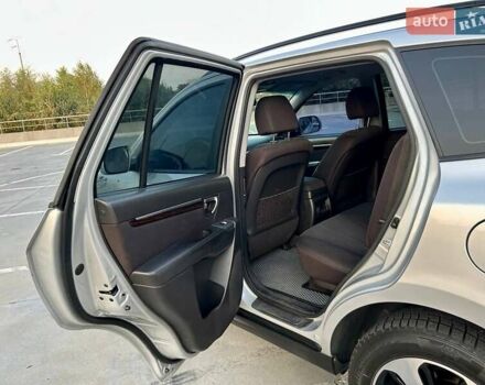 Сірий Хендай Санта Фе, об'ємом двигуна 2.2 л та пробігом 269 тис. км за 13900 $, фото 29 на Automoto.ua