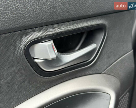 Сірий Хендай Санта Фе, об'ємом двигуна 2.2 л та пробігом 183 тис. км за 16999 $, фото 35 на Automoto.ua