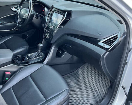 Серый Хендай Санта Фе, объемом двигателя 2 л и пробегом 200 тыс. км за 15200 $, фото 10 на Automoto.ua