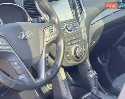 Сірий Хендай Санта Фе, об'ємом двигуна 2 л та пробігом 209 тис. км за 17900 $, фото 42 на Automoto.ua