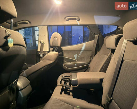 Серый Хендай Санта Фе, объемом двигателя 2.36 л и пробегом 227 тыс. км за 13900 $, фото 9 на Automoto.ua