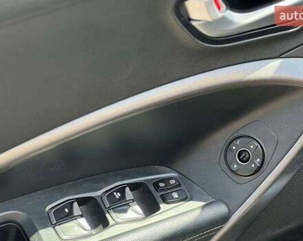 Серый Хендай Санта Фе, объемом двигателя 2 л и пробегом 200 тыс. км за 14500 $, фото 7 на Automoto.ua