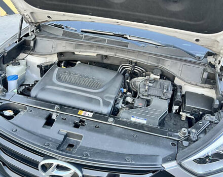 Серый Хендай Санта Фе, объемом двигателя 2 л и пробегом 200 тыс. км за 15200 $, фото 6 на Automoto.ua