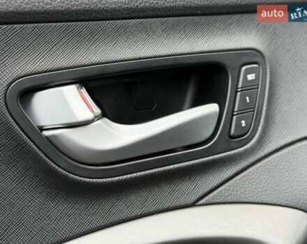 Сірий Хендай Санта Фе, об'ємом двигуна 2.2 л та пробігом 183 тис. км за 16999 $, фото 32 на Automoto.ua